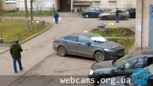 Веб-камера во дворе дома №12 на проспекте Славы, Санкт-Петербург