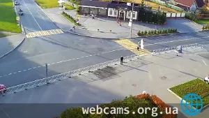 Webcam at the intersection of Shkolnaya and Khazov, Pushkin, Saint Petersburg