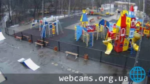 Веб-камера парка «Сокольники»: Детская площадка