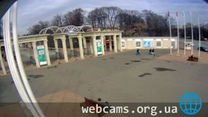 Веб-камера парка «Сокольники»: центральный вход