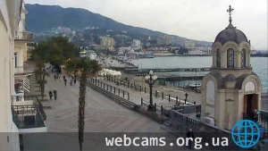 Поворотная веб-камера на Ялтинской набережной в Крыму
